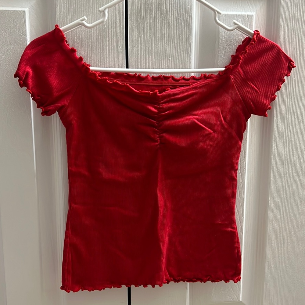 Hollister off the shoulder ruched top size small 2 pieces set red & white